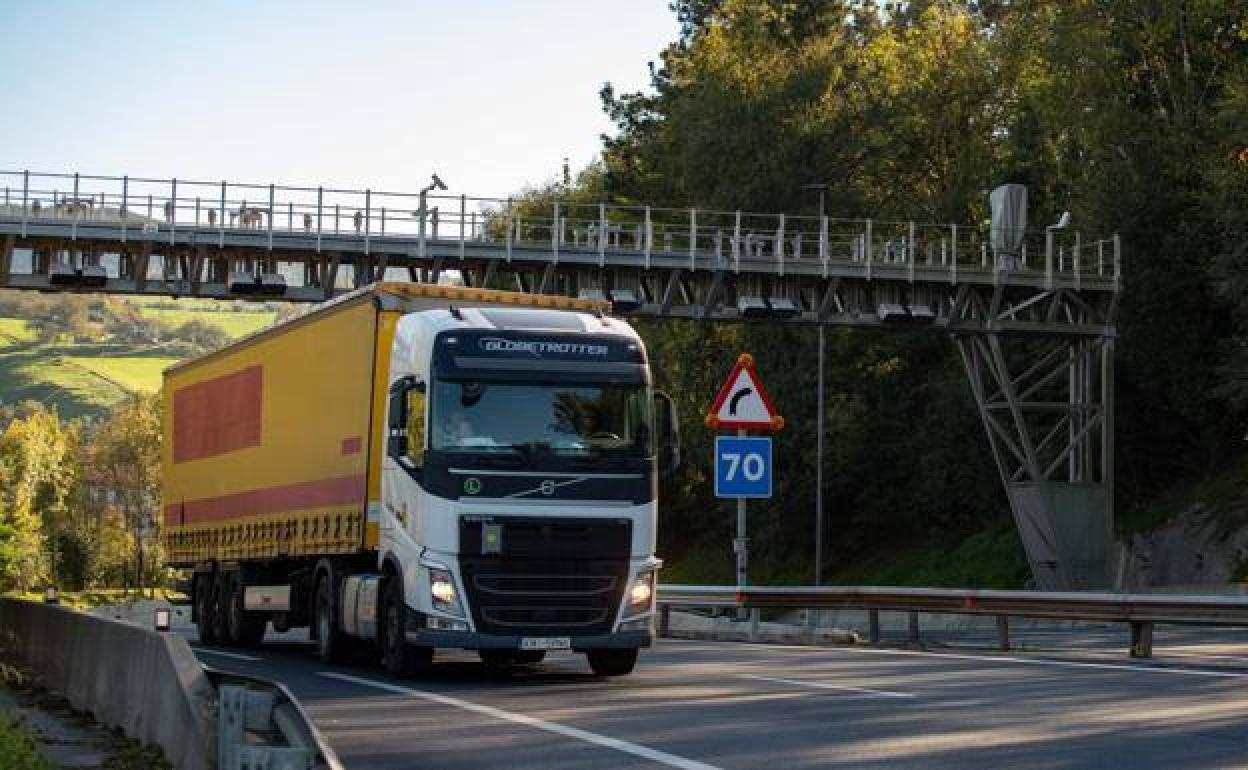 Peajes de la N-I y A-15: Un juzgado rechaza las querellas de los transportistas contra la diputada foral Aintzane Oiarbide