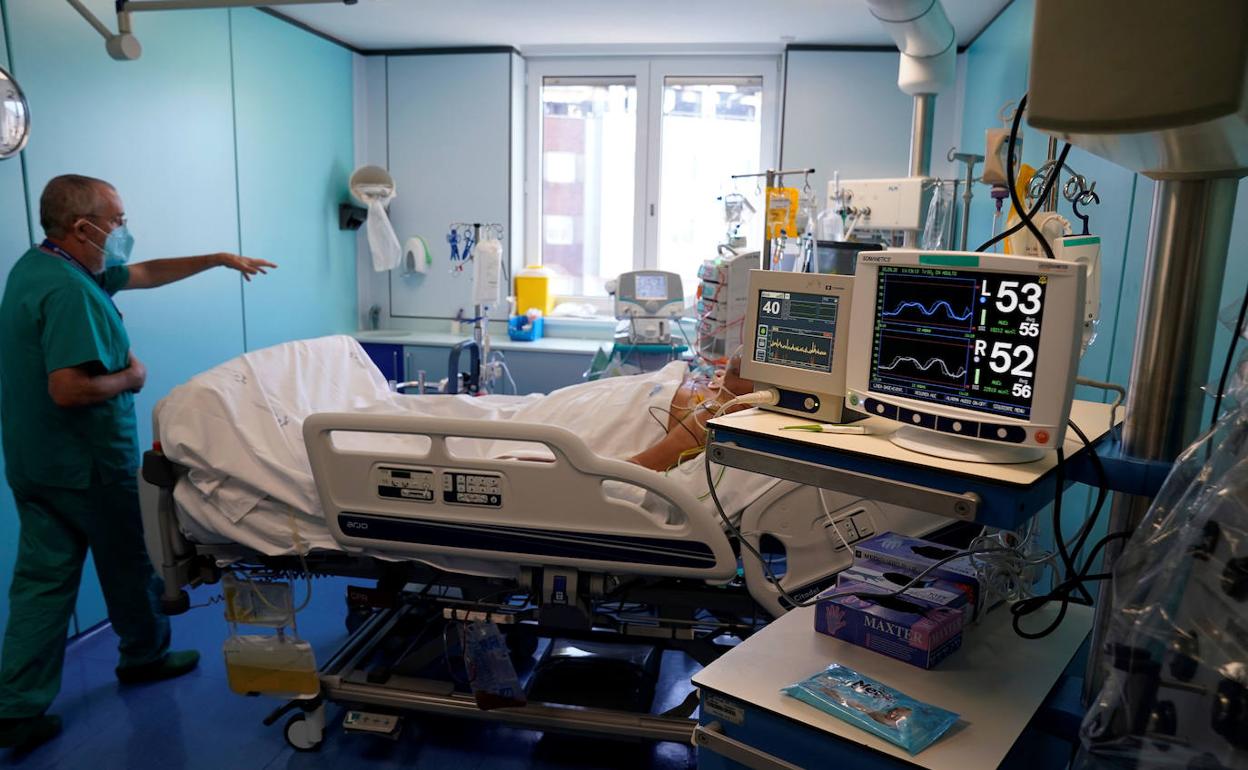 Laura Tomás López: Una neumóloga vasca: «Alucino, los no vacunados ingresados no preguntan por los efectos secundarios del Tocilizumab»