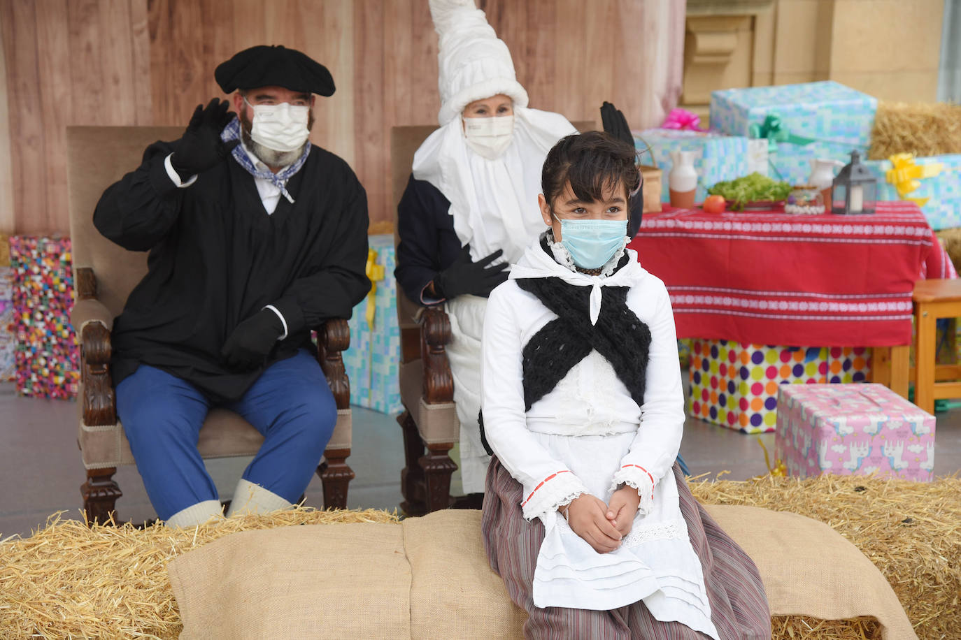 Fotos: Olentzero y Mari Domingi visitan las calles de Donostia