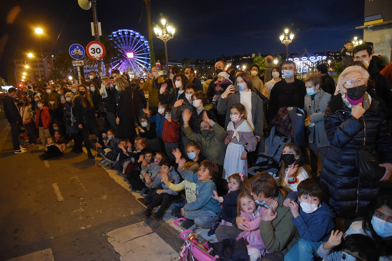 Fotos: Olentzero y Mari Domingi visitan las calles de Donostia
