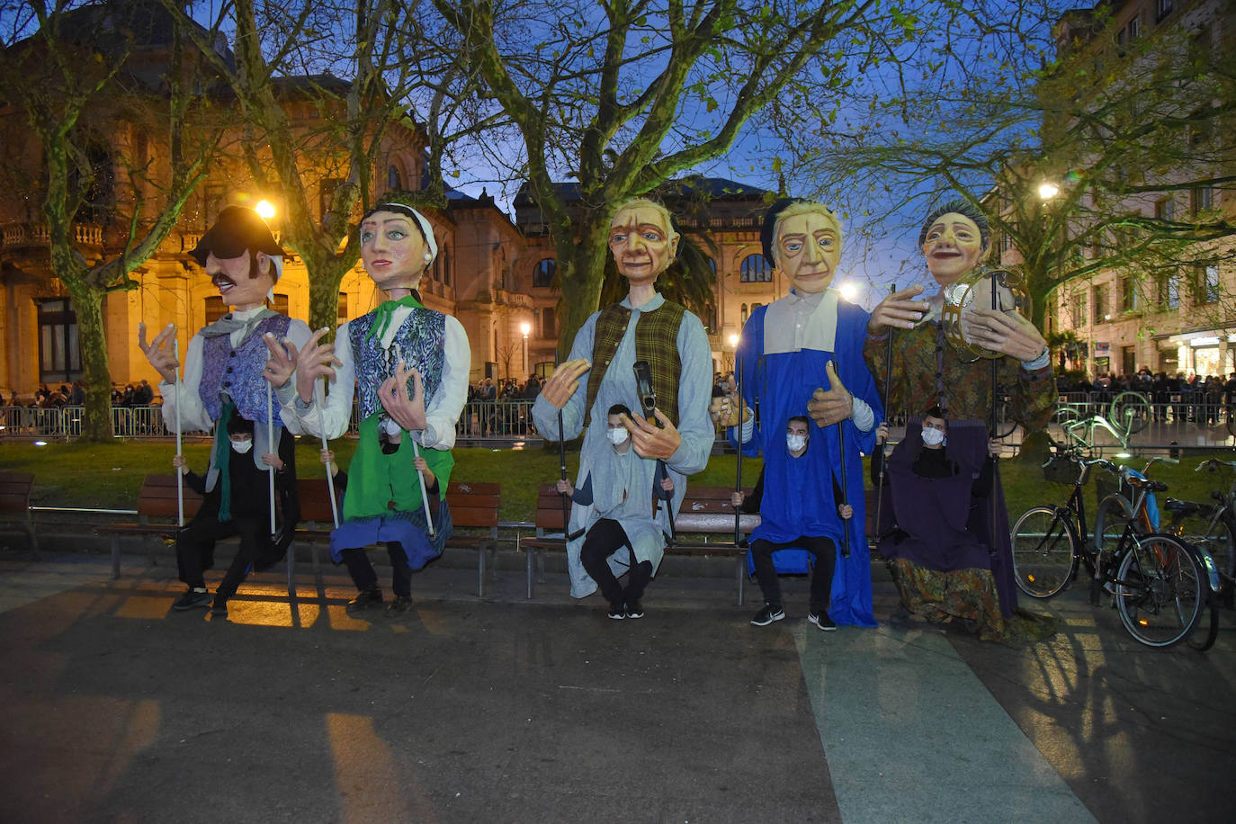 Fotos: Olentzero y Mari Domingi visitan las calles de Donostia