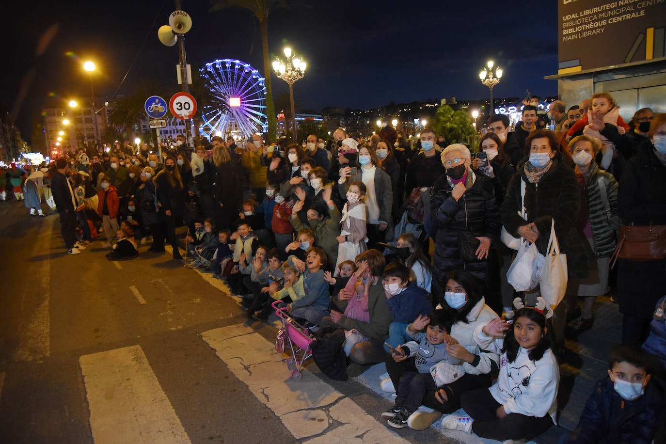 Fotos: Olentzero y Mari Domingi visitan las calles de Donostia