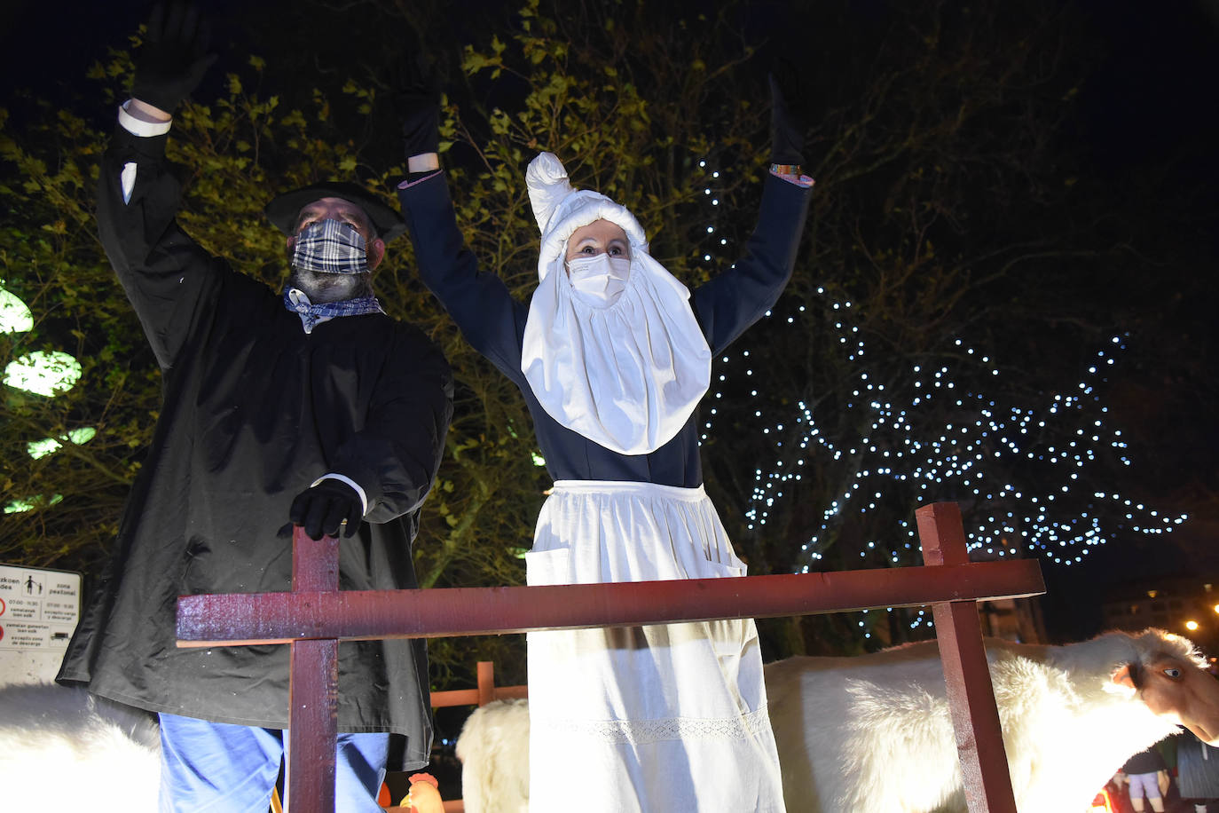 Fotos: Olentzero y Mari Domingi visitan las calles de Donostia