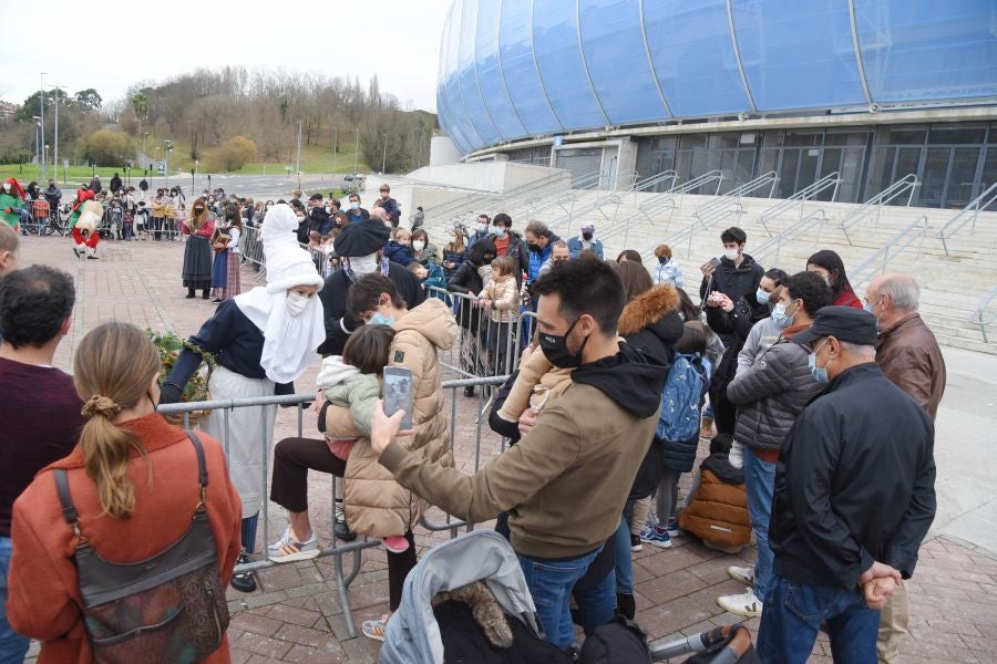 Fotos: Olentzero y Mari Domingi visitan las calles de Donostia