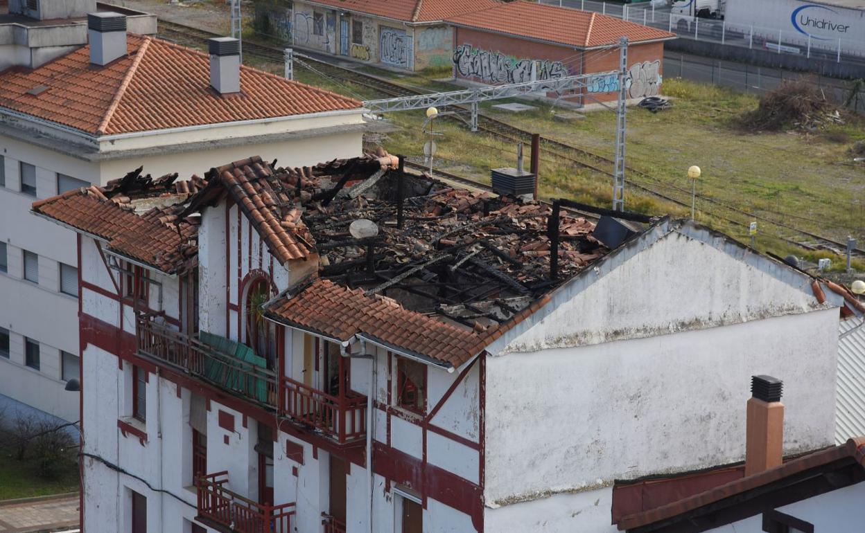 Imagen de cómo ha quedado la vivienda tras el incendio originado durante la Nochebuena. 