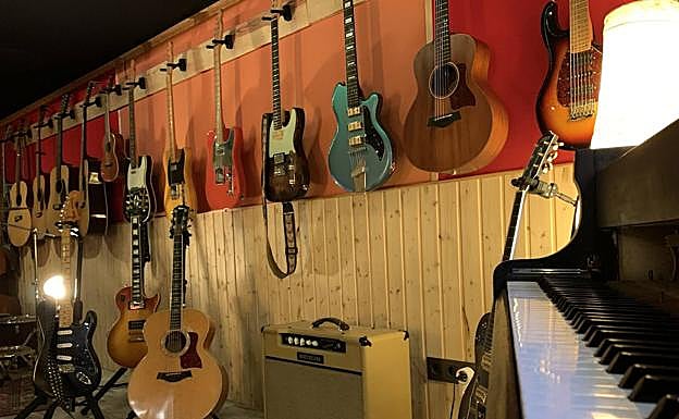 El sello Arcadia Music conserva una colección de cerca de 70 guitarras.