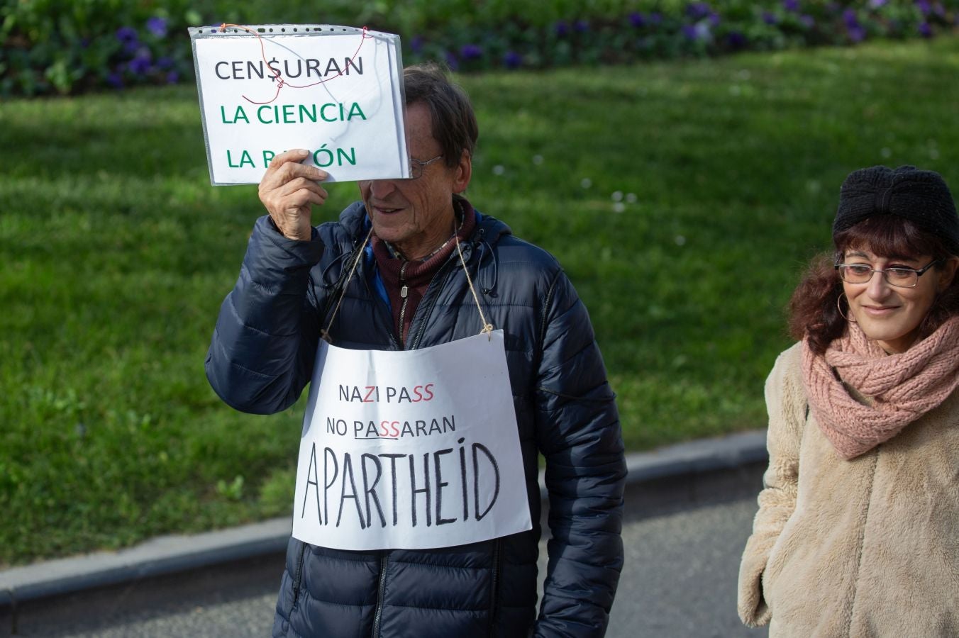 Fotos: La plataforma Bizitza vuelve a la salir a la calle en contra del pasaporte Covid