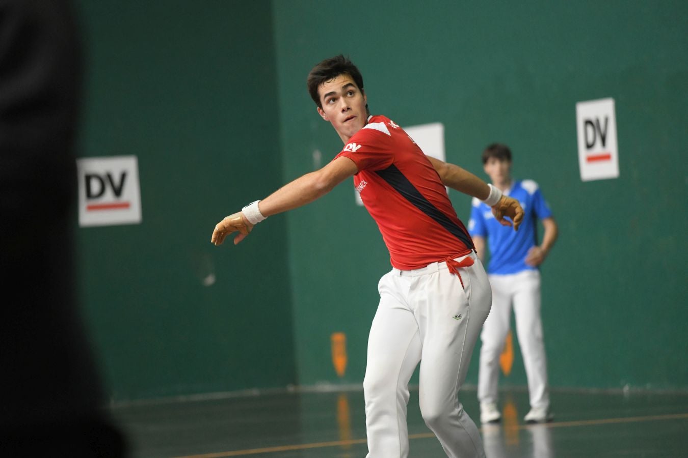 Olatz Arrizabalaga destroza a Amaia Aldia con el saque (6-22) y sucede a la de Dima en el palmarés. 