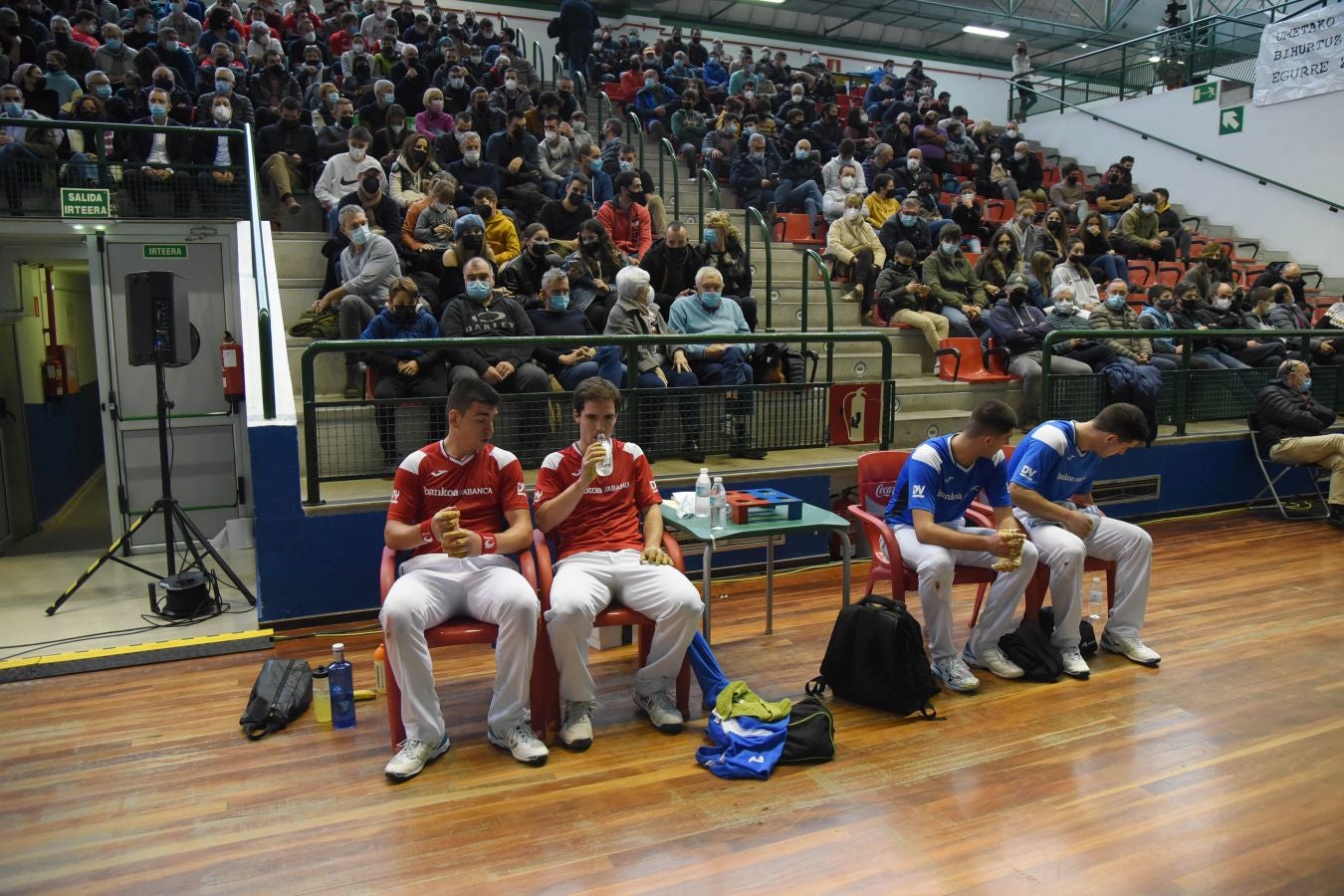 Olatz Arrizabalaga destroza a Amaia Aldia con el saque (6-22) y sucede a la de Dima en el palmarés. 