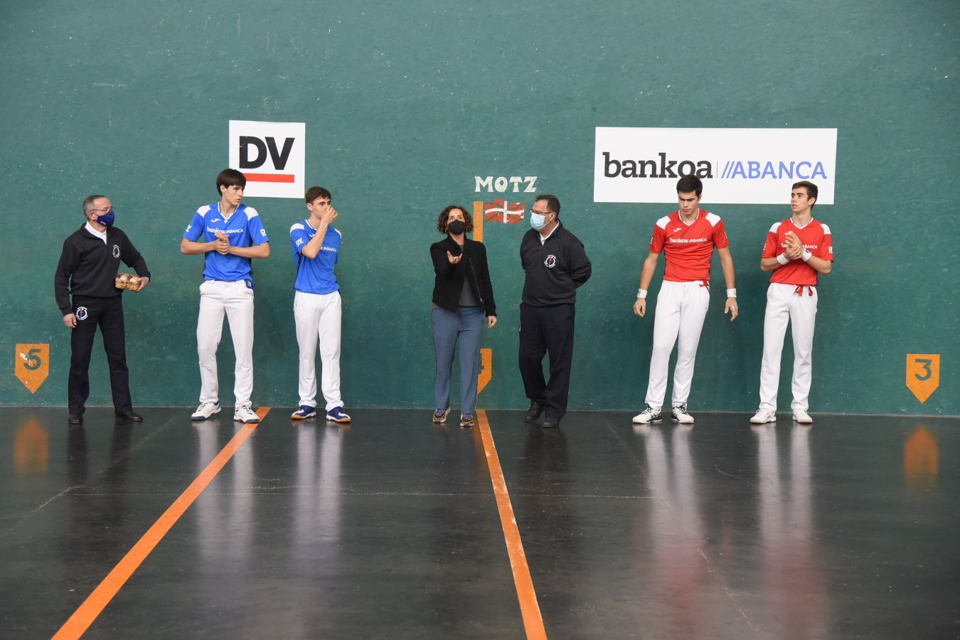 Olatz Arrizabalaga destroza a Amaia Aldia con el saque (6-22) y sucede a la de Dima en el palmarés. 