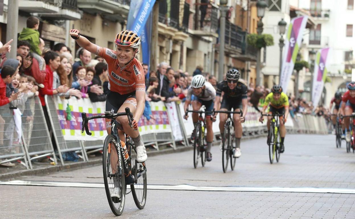 Amy Pieters, vencedora de la tercera etapa de la Emakumeen Bira de 2018. 