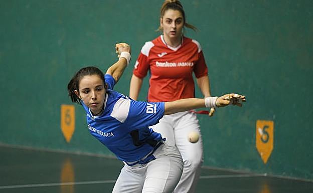 Olatz Arrizabalaga fulmina el torneo con su saque