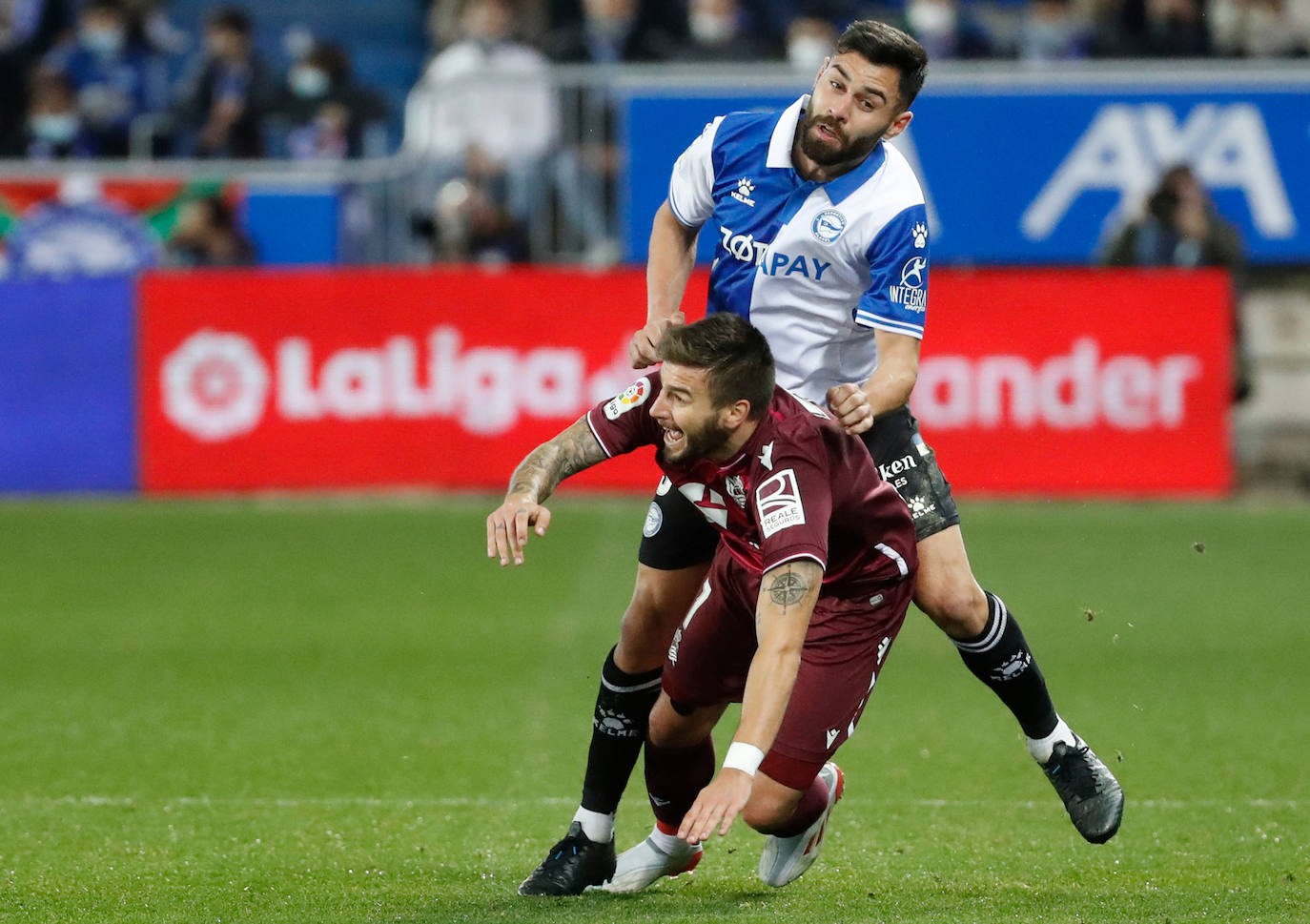 Fotos: Las imágenes del Alavés-Real Sociedad