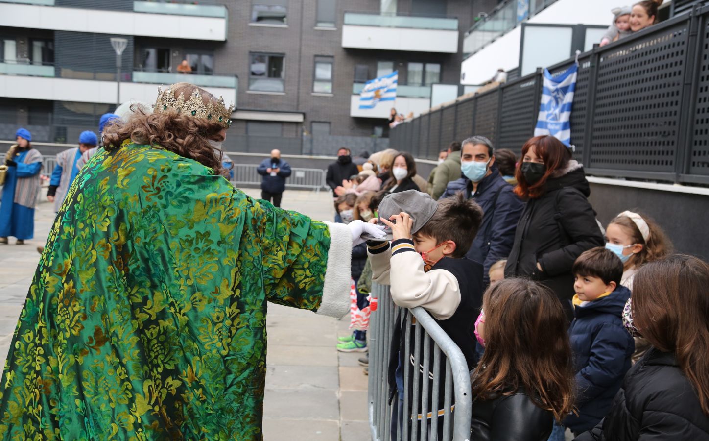 Fotos: La cabalgata de los Reyes Magos recorre las calles de Donostia