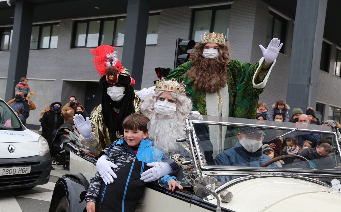 Fotos: La cabalgata de los Reyes Magos recorre las calles de Donostia