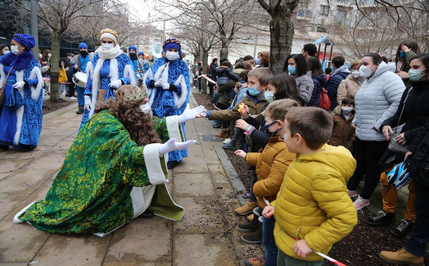 Fotos: La cabalgata de los Reyes Magos recorre las calles de Donostia