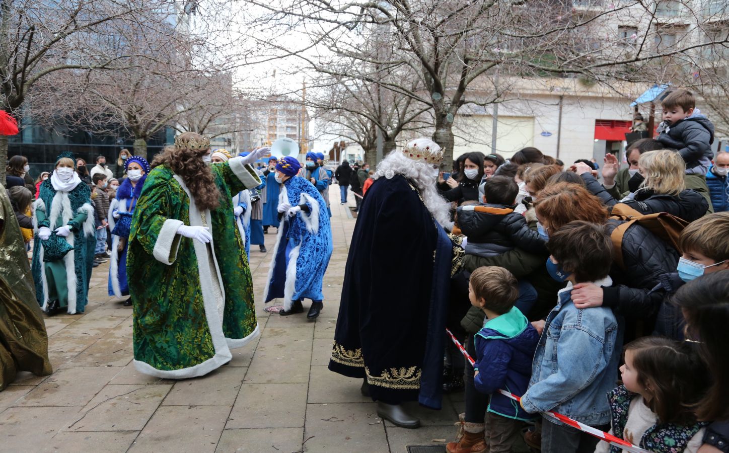 Fotos: La cabalgata de los Reyes Magos recorre las calles de Donostia
