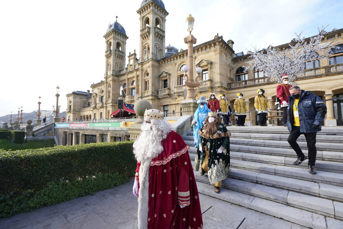 Fotos: La cabalgata de los Reyes Magos recorre las calles de Donostia