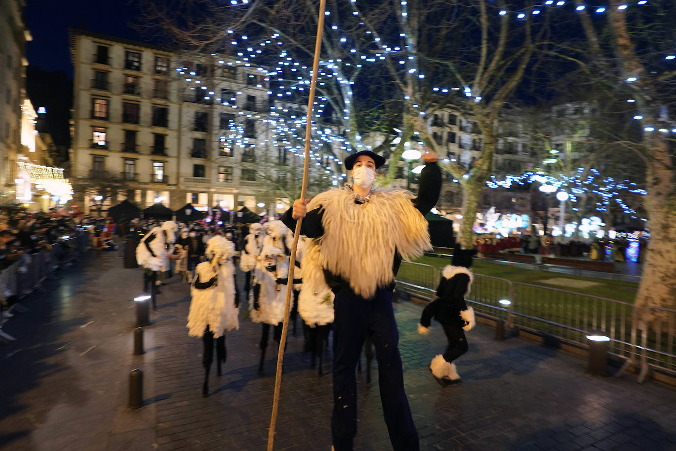 Fotos: La cabalgata de los Reyes Magos recorre las calles de Donostia