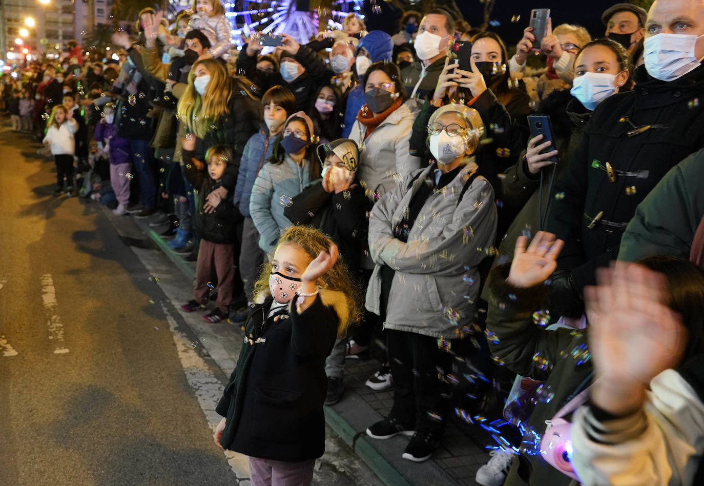 Fotos: La cabalgata de los Reyes Magos recorre las calles de Donostia