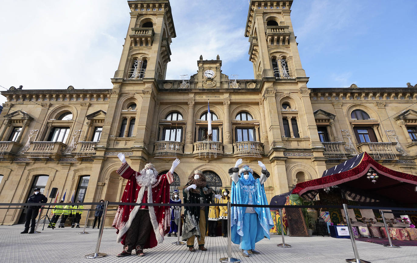 Fotos: El paso de los Reyes Magos por San Sebastián