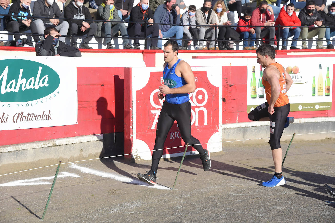 Fotos: Ugaitz Mugertza se hace con la txapela en la primera edición del Euskal Duatloia