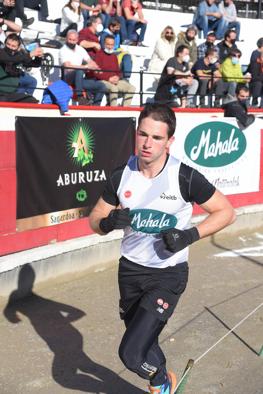 Fotos: Ugaitz Mugertza se hace con la txapela en la primera edición del Euskal Duatloia