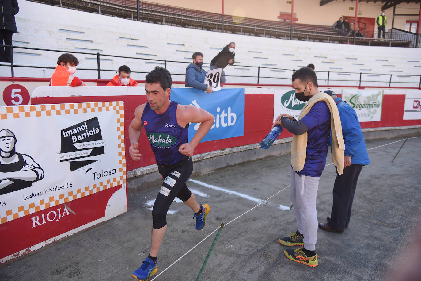 Fotos: Ugaitz Mugertza se hace con la txapela en la primera edición del Euskal Duatloia