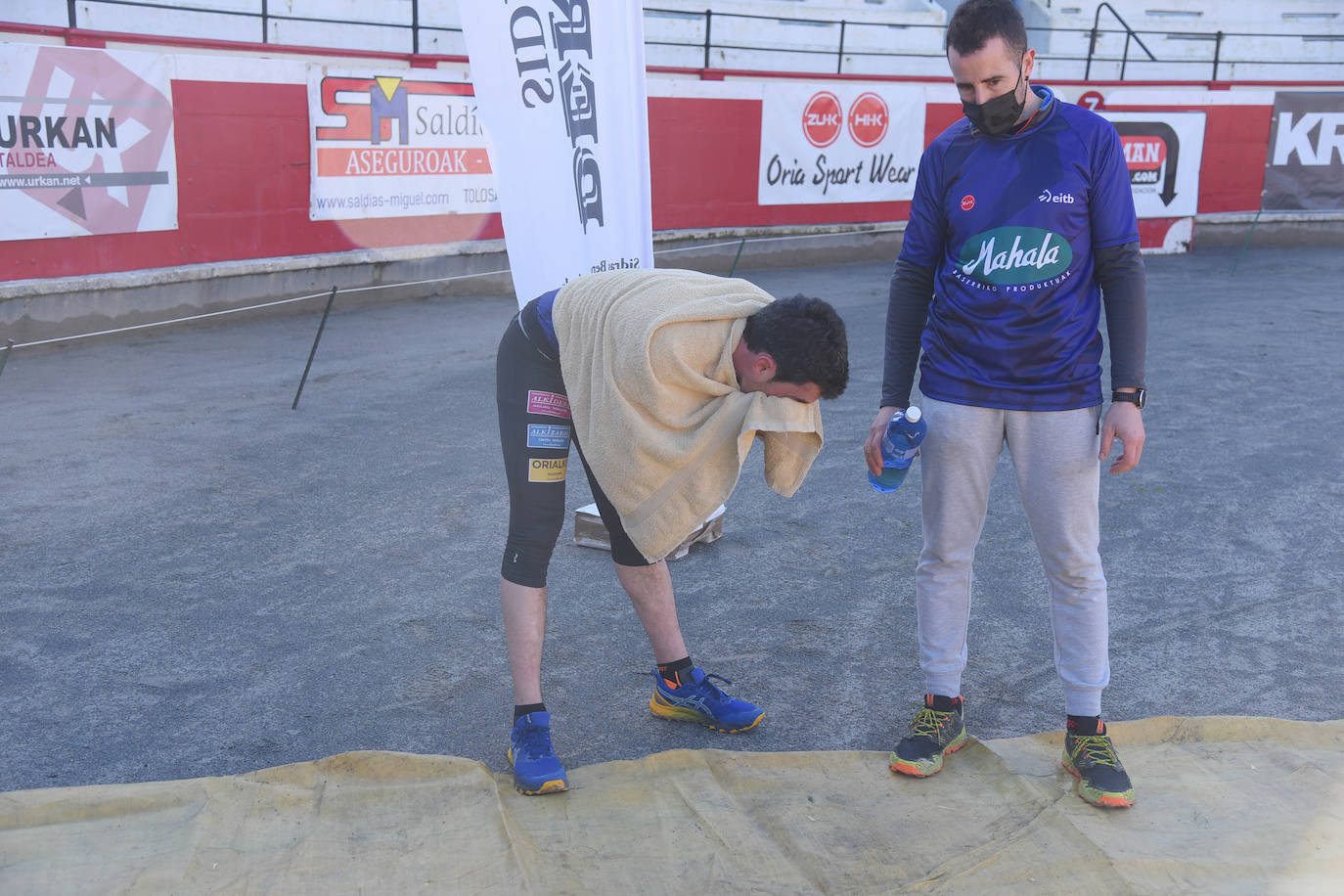 Fotos: Ugaitz Mugertza se hace con la txapela en la primera edición del Euskal Duatloia