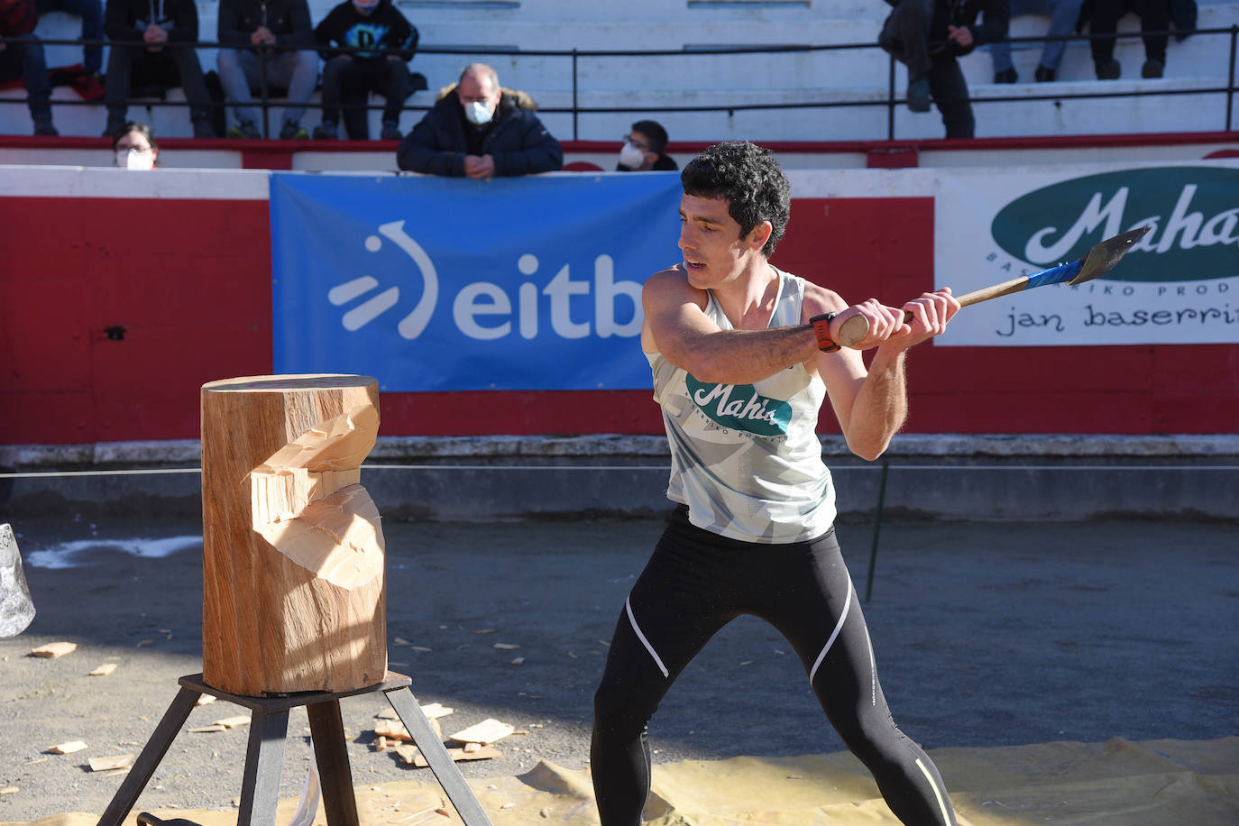 Fotos: Ugaitz Mugertza se hace con la txapela en la primera edición del Euskal Duatloia