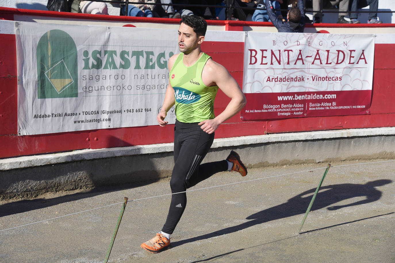 Fotos: Ugaitz Mugertza se hace con la txapela en la primera edición del Euskal Duatloia