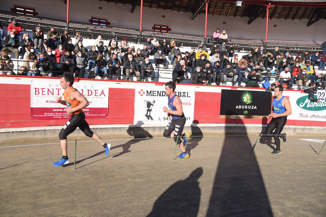 Fotos: Ugaitz Mugertza se hace con la txapela en la primera edición del Euskal Duatloia