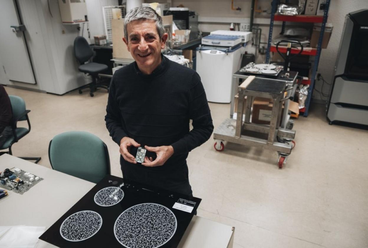 La placa de inducción busca servir de ayuda a quienes sufren de baja o nula visibilidad. 