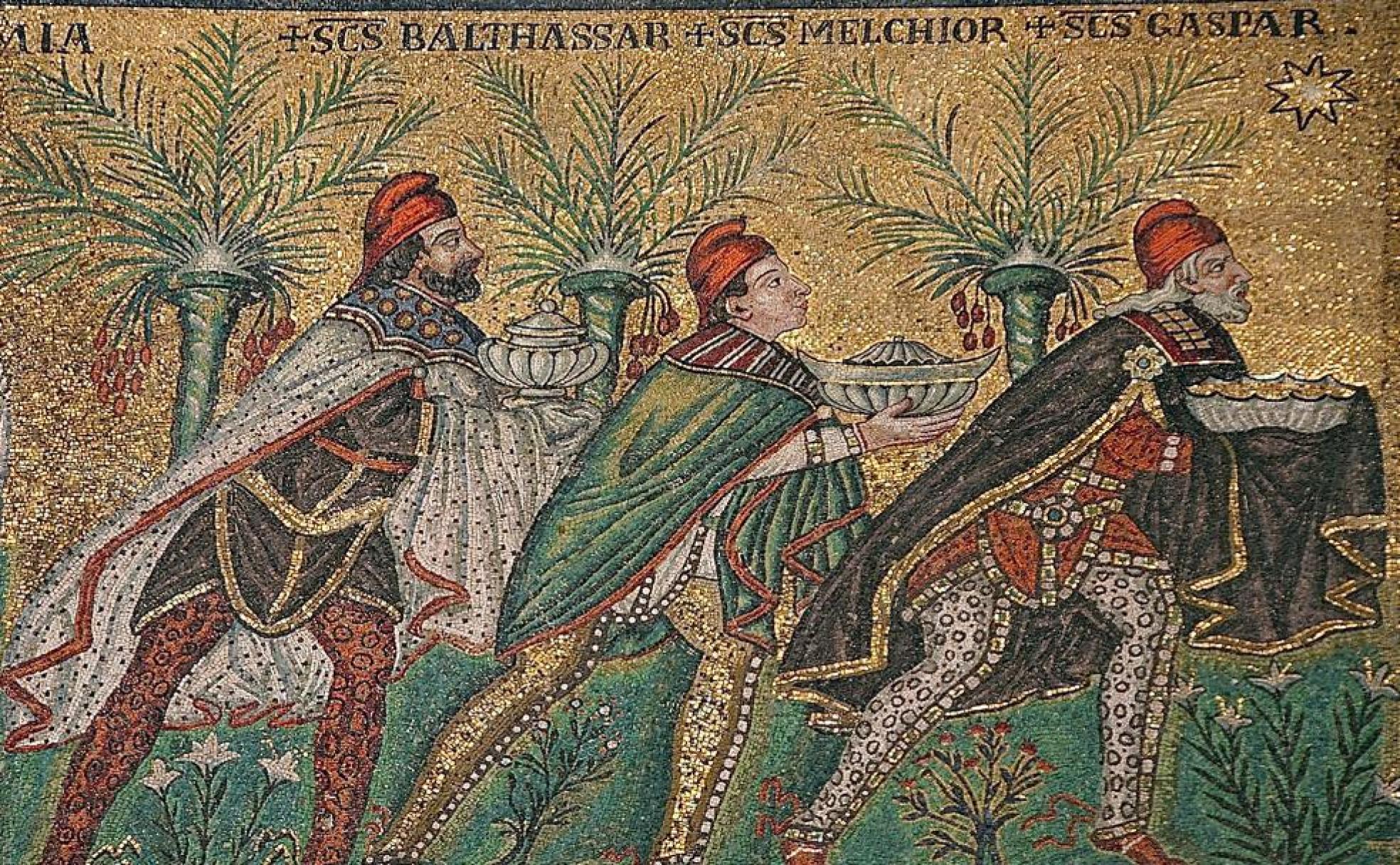 Balthassar, Melchior y Gaspar, en el célebre mosaico (siglo VI) de San Apolinar el Nuevo, en Rávena.