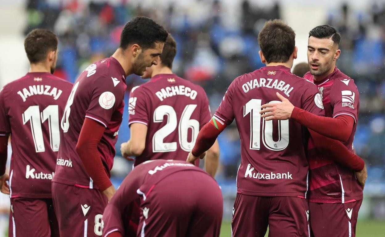 Los jugadores de la Real celebran uno de los goles de Oyarzabal ante el Leganés este miércoles.
