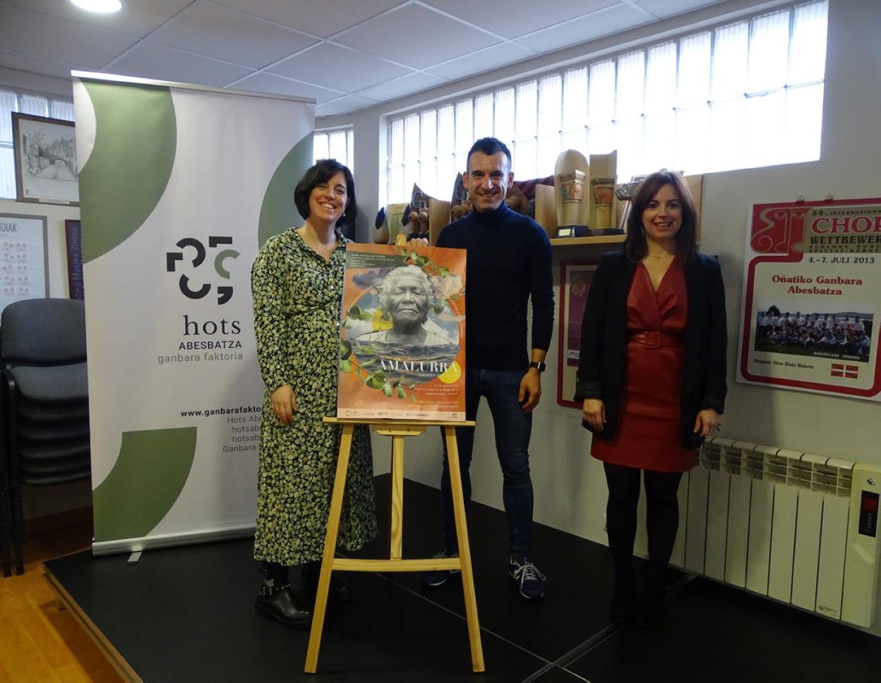 Presentación del espectáculo 'Amalurra' en la sede de Ganbara esta misma semana. 