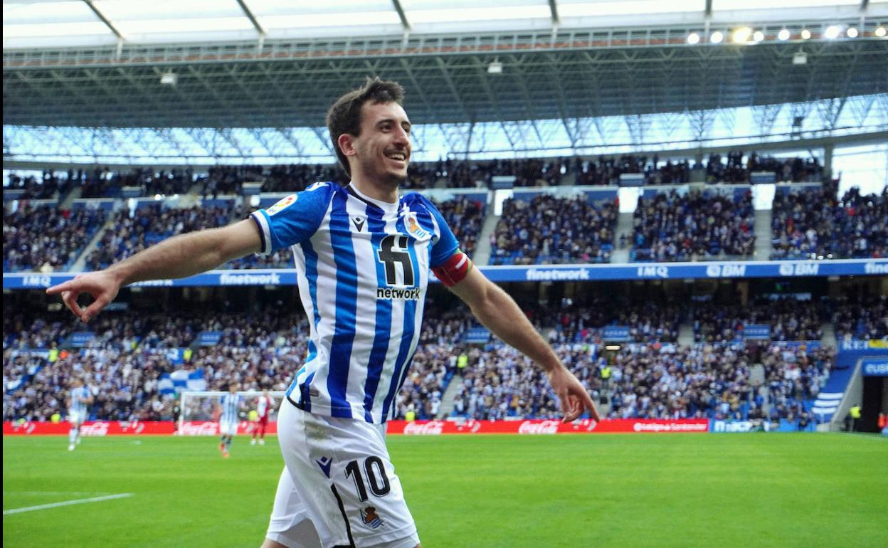 Oyarzabal celebra el tanto del triunfo de la Real. 