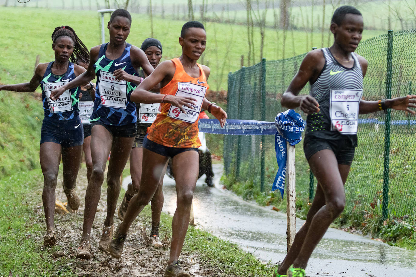 Fotos: Kenia impone su ley en un cross de Elgoibar para quitarse el sombrero