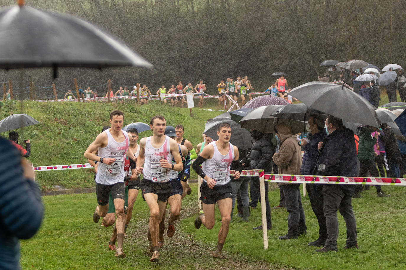 Fotos: Kenia impone su ley en un cross de Elgoibar para quitarse el sombrero