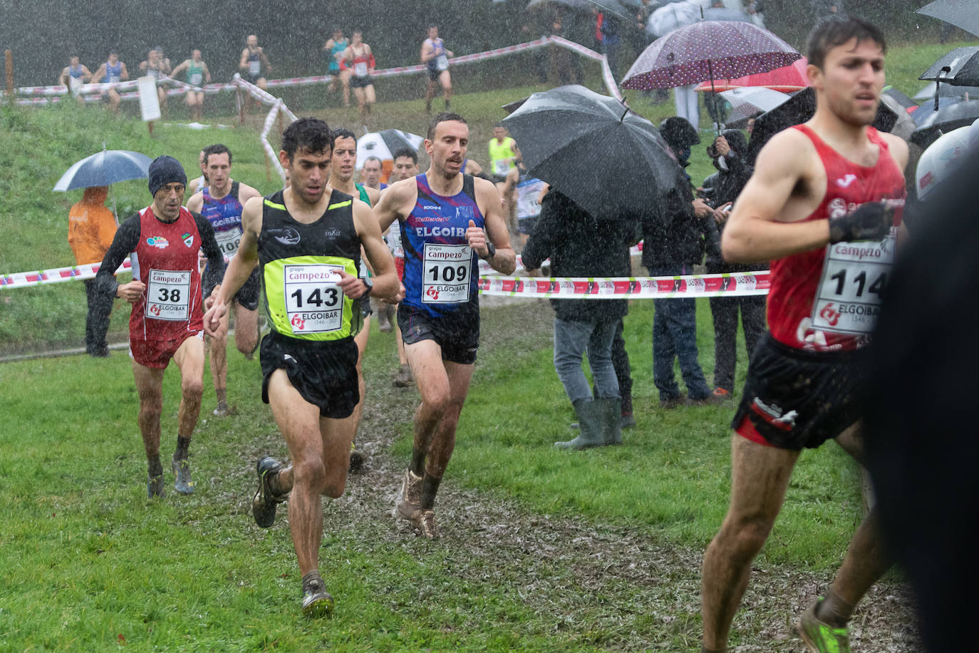 Fotos: Kenia impone su ley en un cross de Elgoibar para quitarse el sombrero