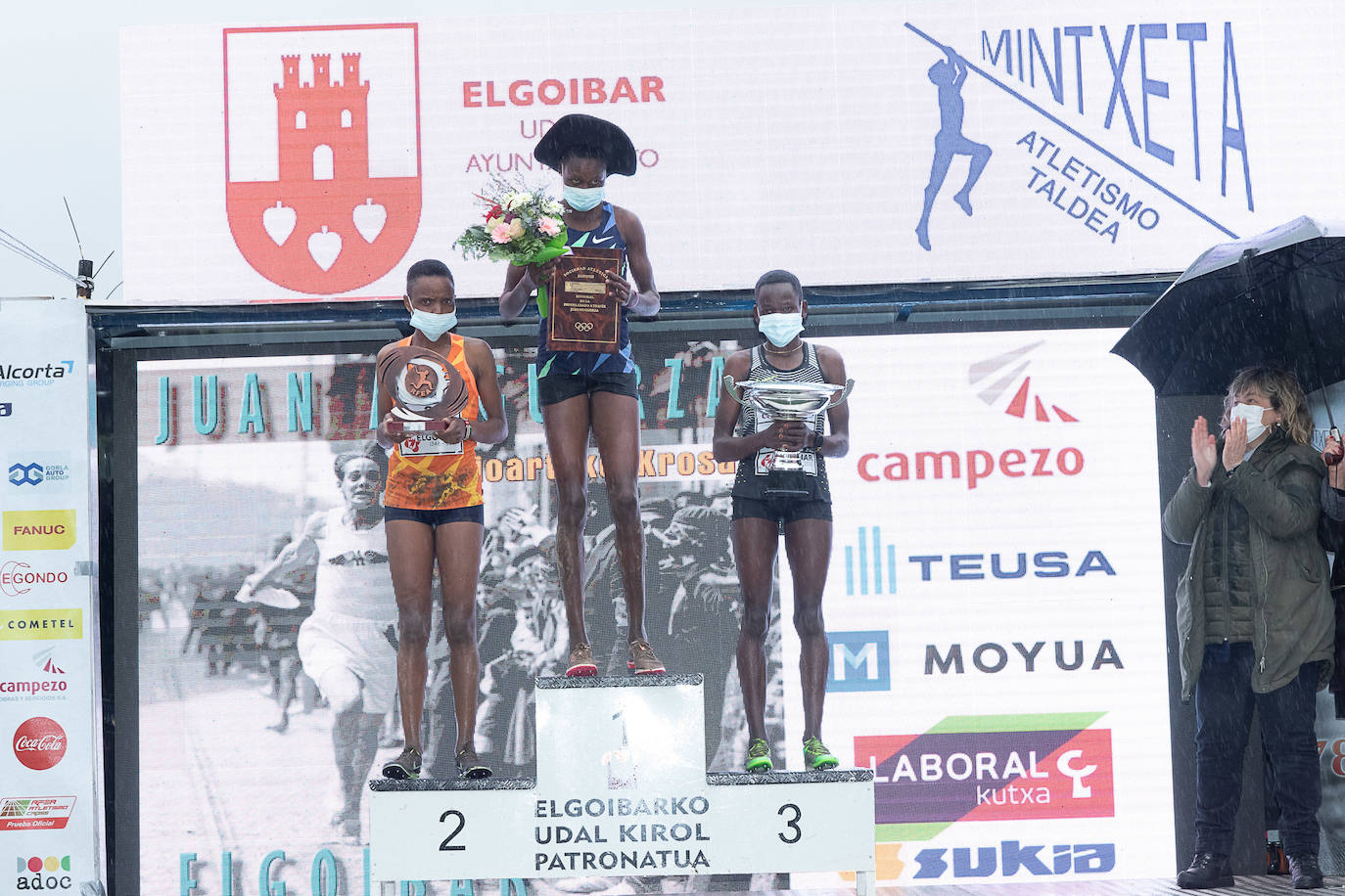 Fotos: Kenia impone su ley en un cross de Elgoibar para quitarse el sombrero