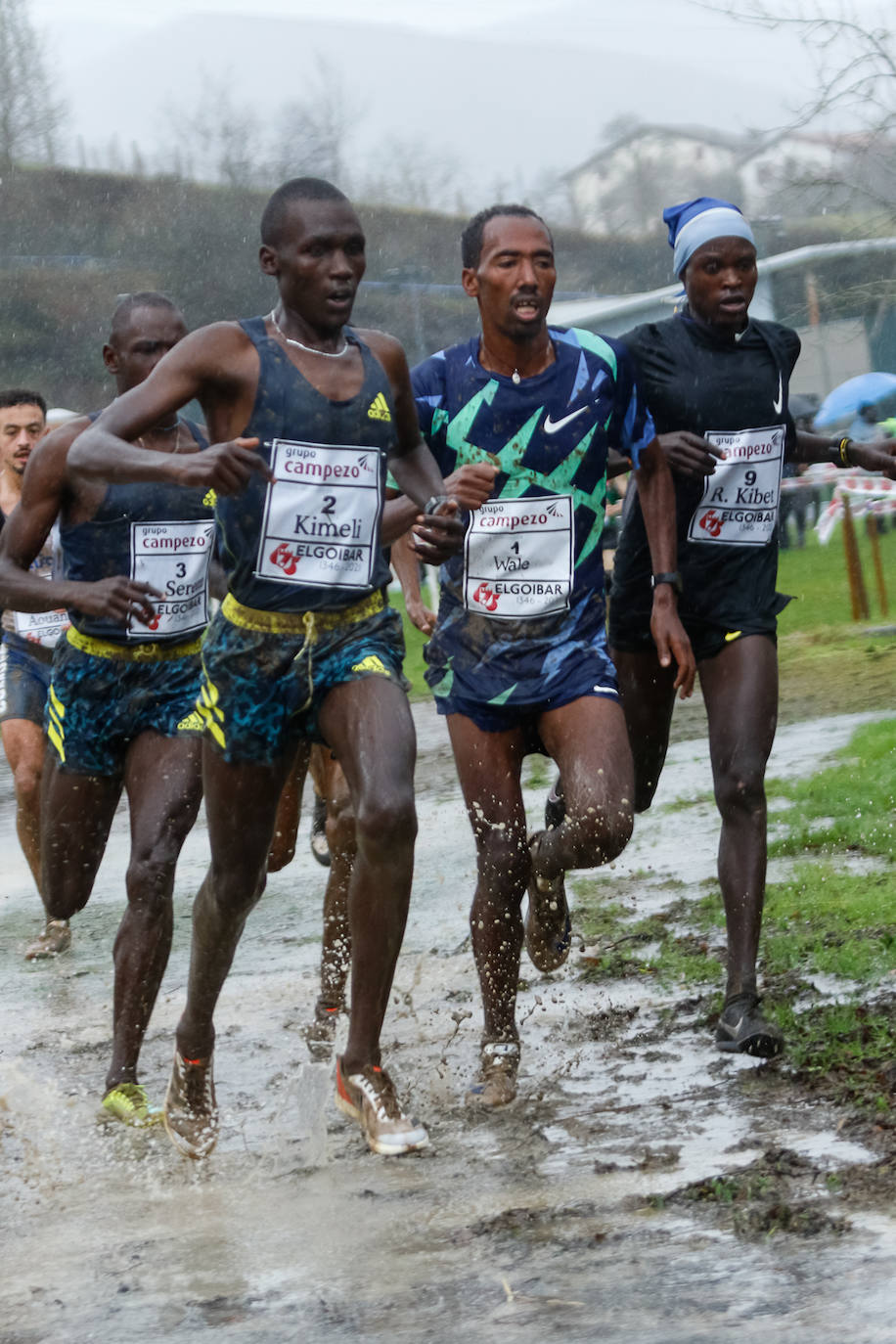 Fotos: Kenia impone su ley en un cross de Elgoibar para quitarse el sombrero