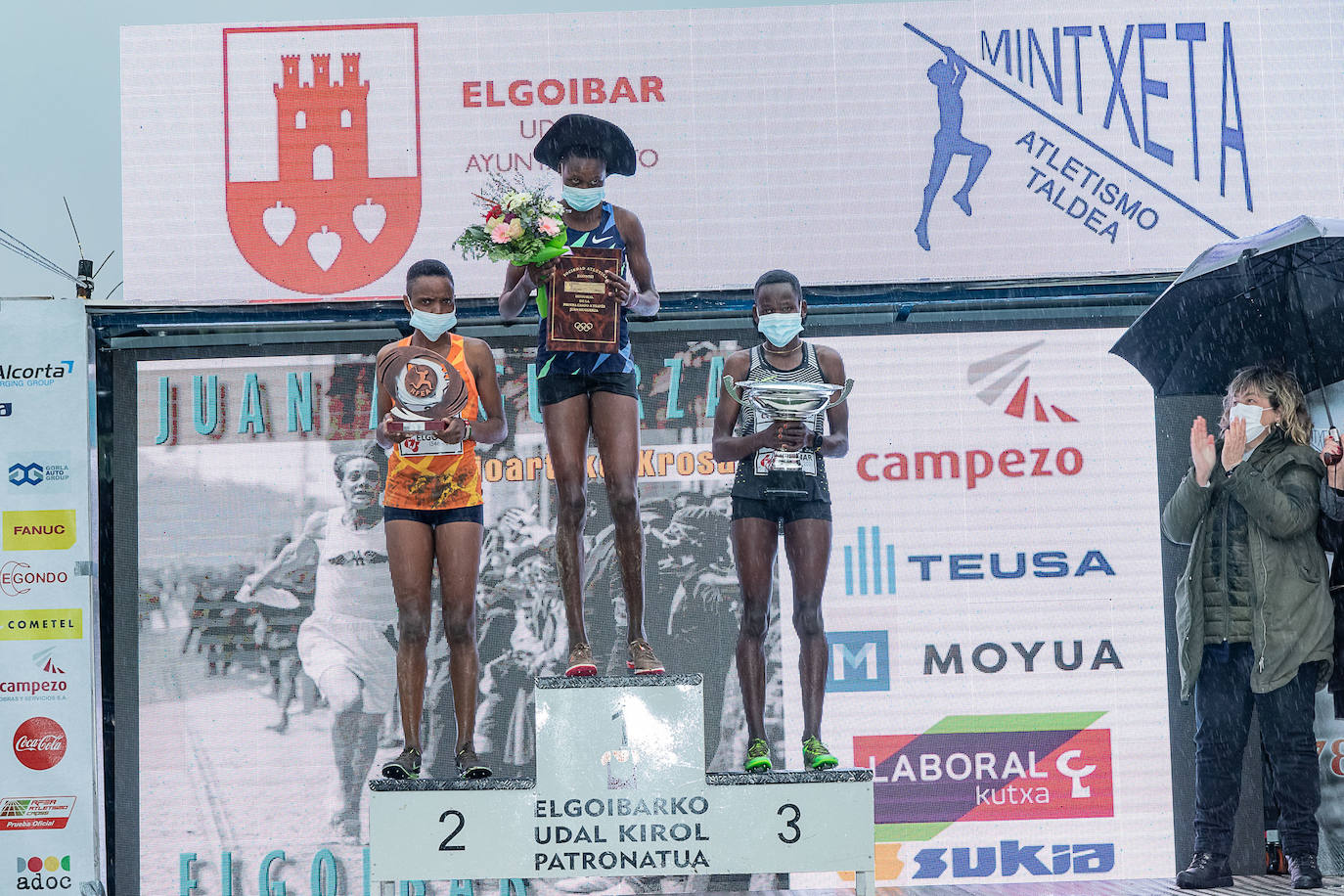 Fotos: Kenia impone su ley en un cross de Elgoibar para quitarse el sombrero