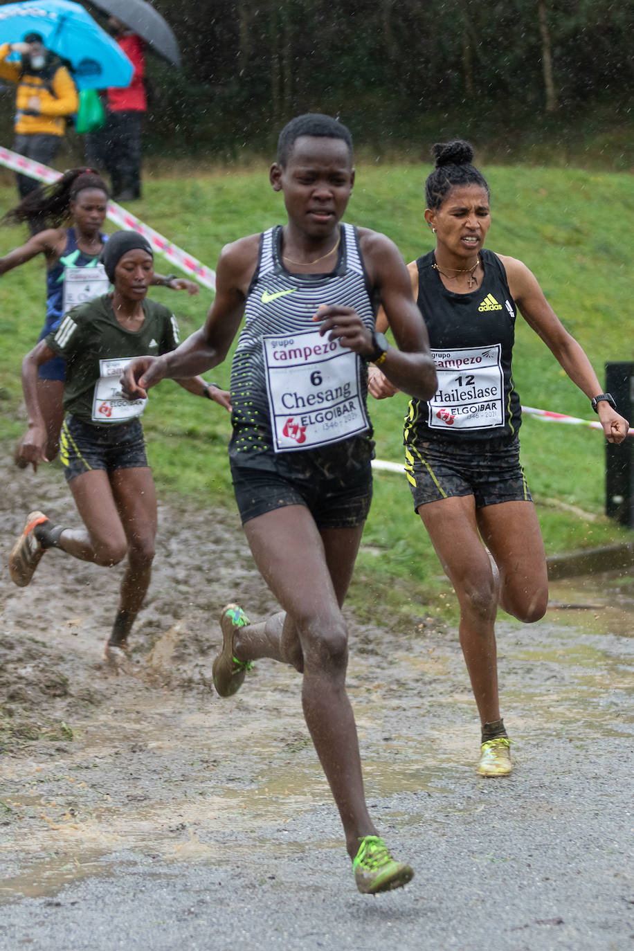 Fotos: Kenia impone su ley en un cross de Elgoibar para quitarse el sombrero