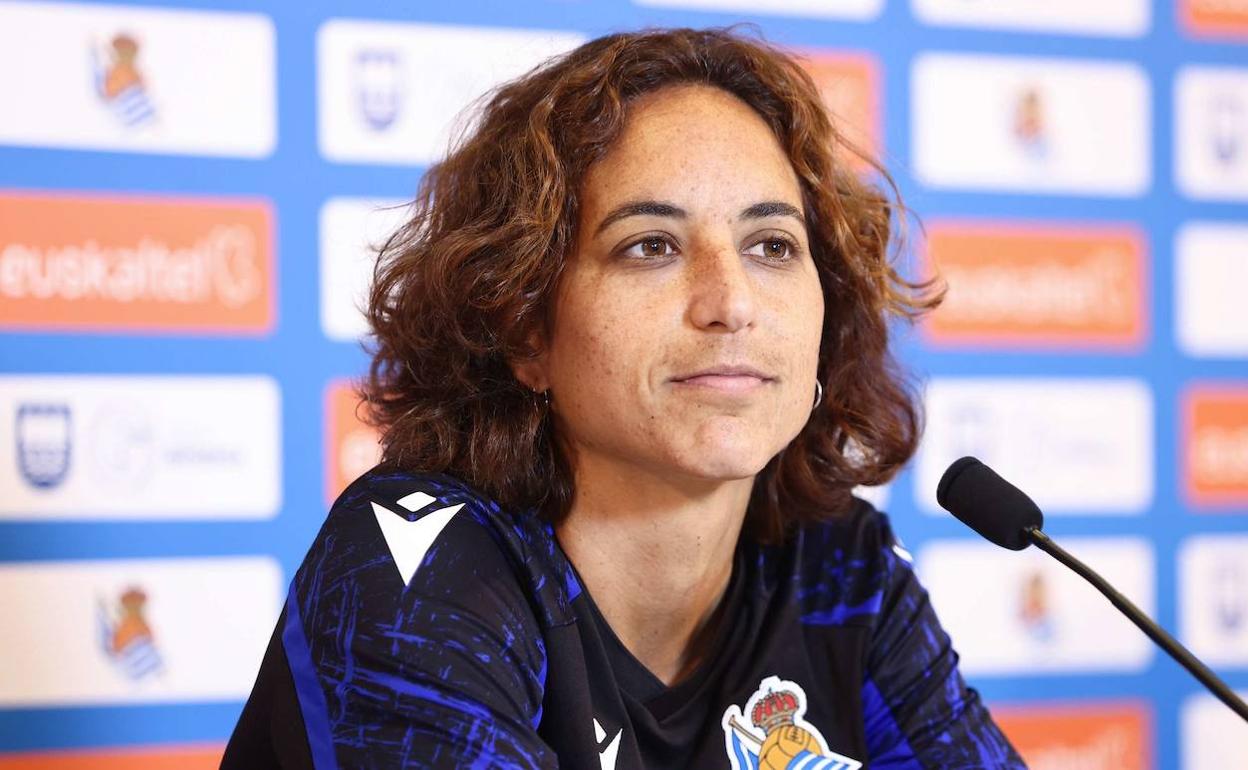 Natalia Arroyo, entrenadora de la Real Sociedad.
