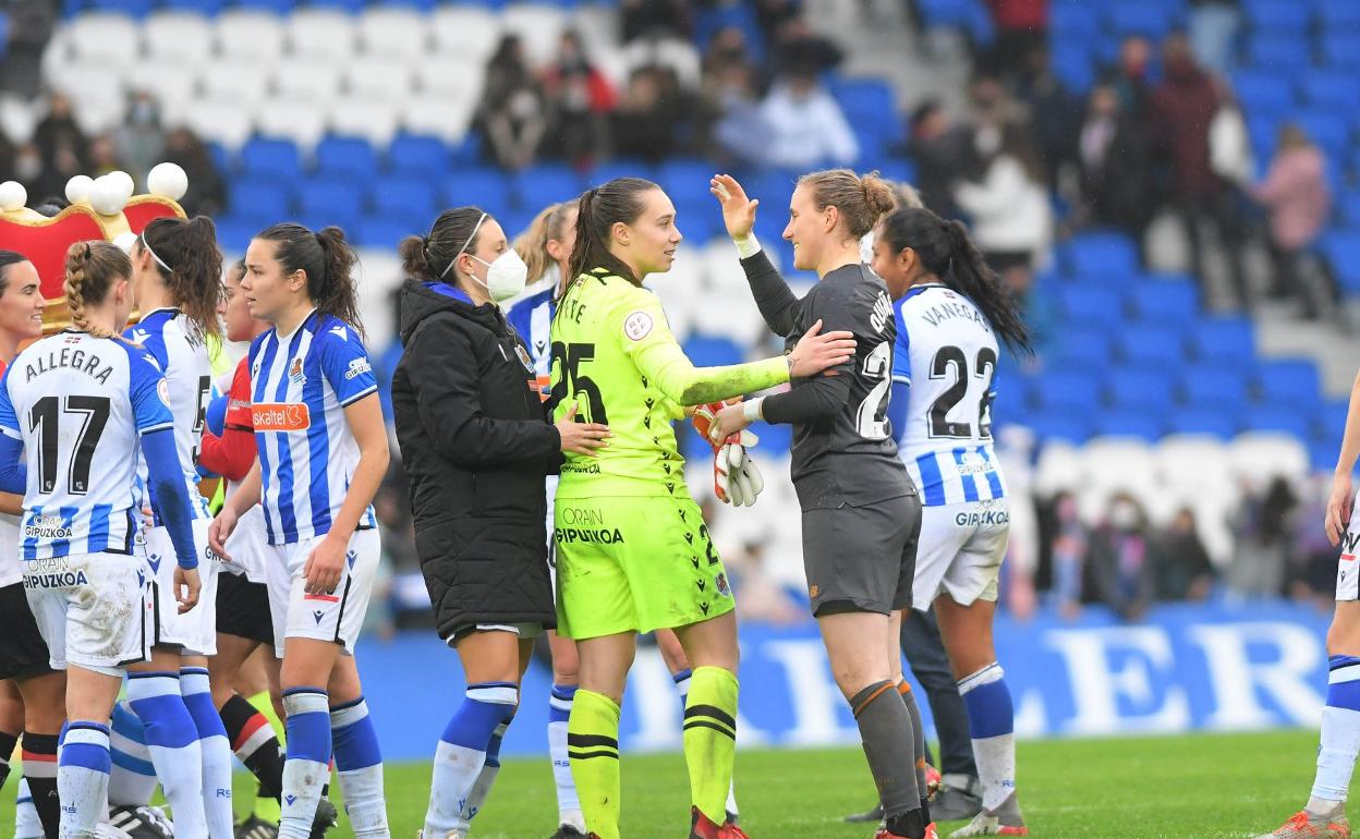 Lete saluda a Quiñones. 