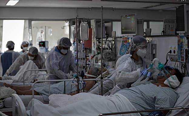 La sexta ola del Covid empieza a dar síntomas de amainar en Euskadi pero continúa la presión hospitalaria