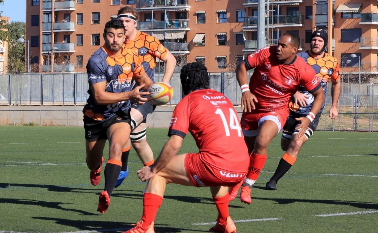 Puyadena se dispone a placar a un rival, este domingo en Valencia. 