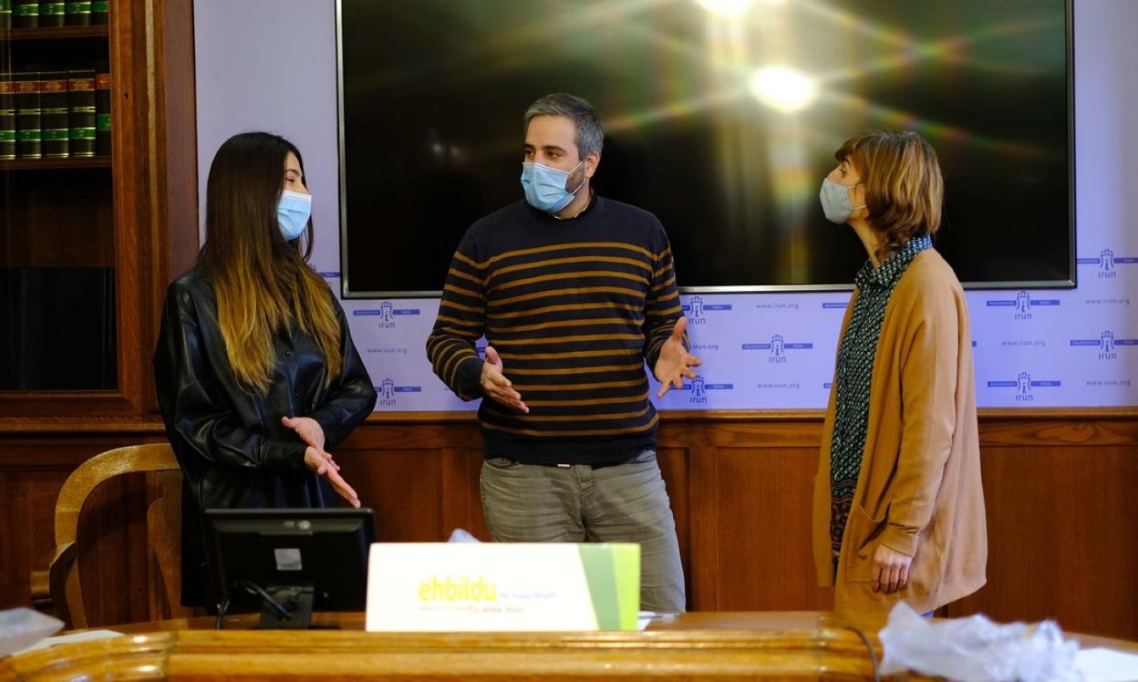 Los concejales de Irungo EH Bildu, Ane Unanue, Jokin Melida y Oihana Briones. 