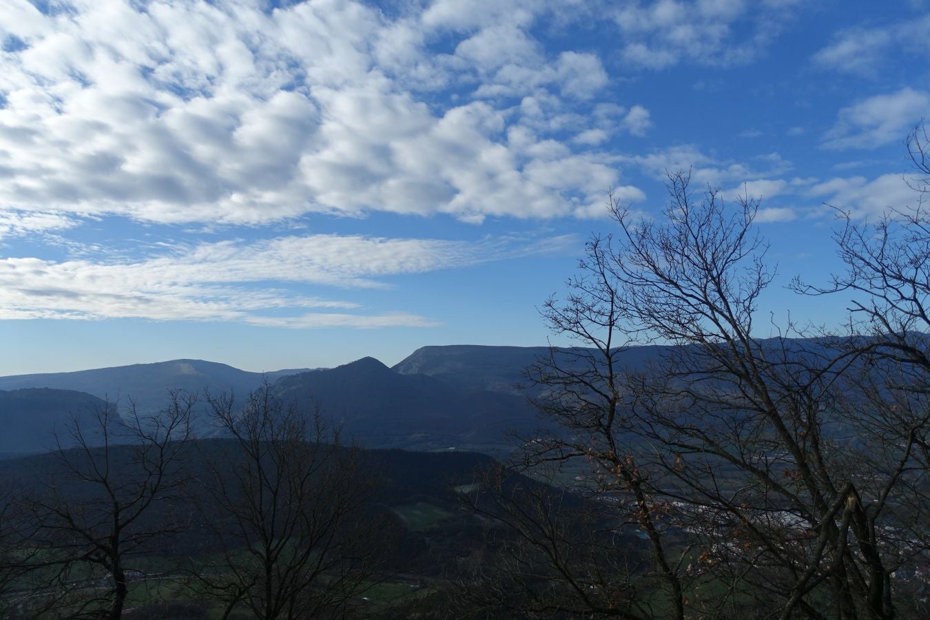 Fotos: Erga, con vistas a los Pirineos